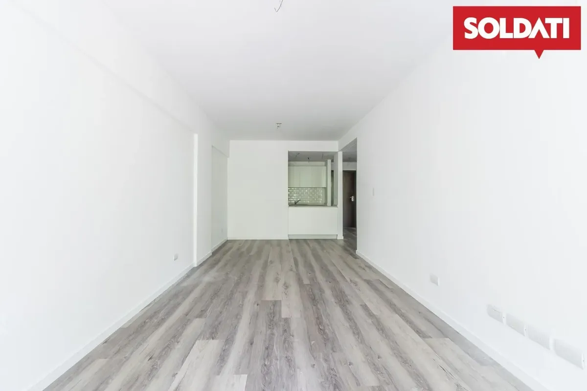 Piso 6 con balcón y amenities