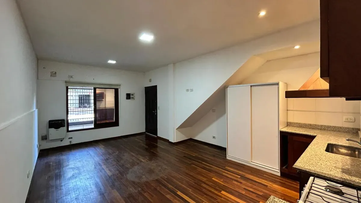 Planta baja con jardín y parrilla