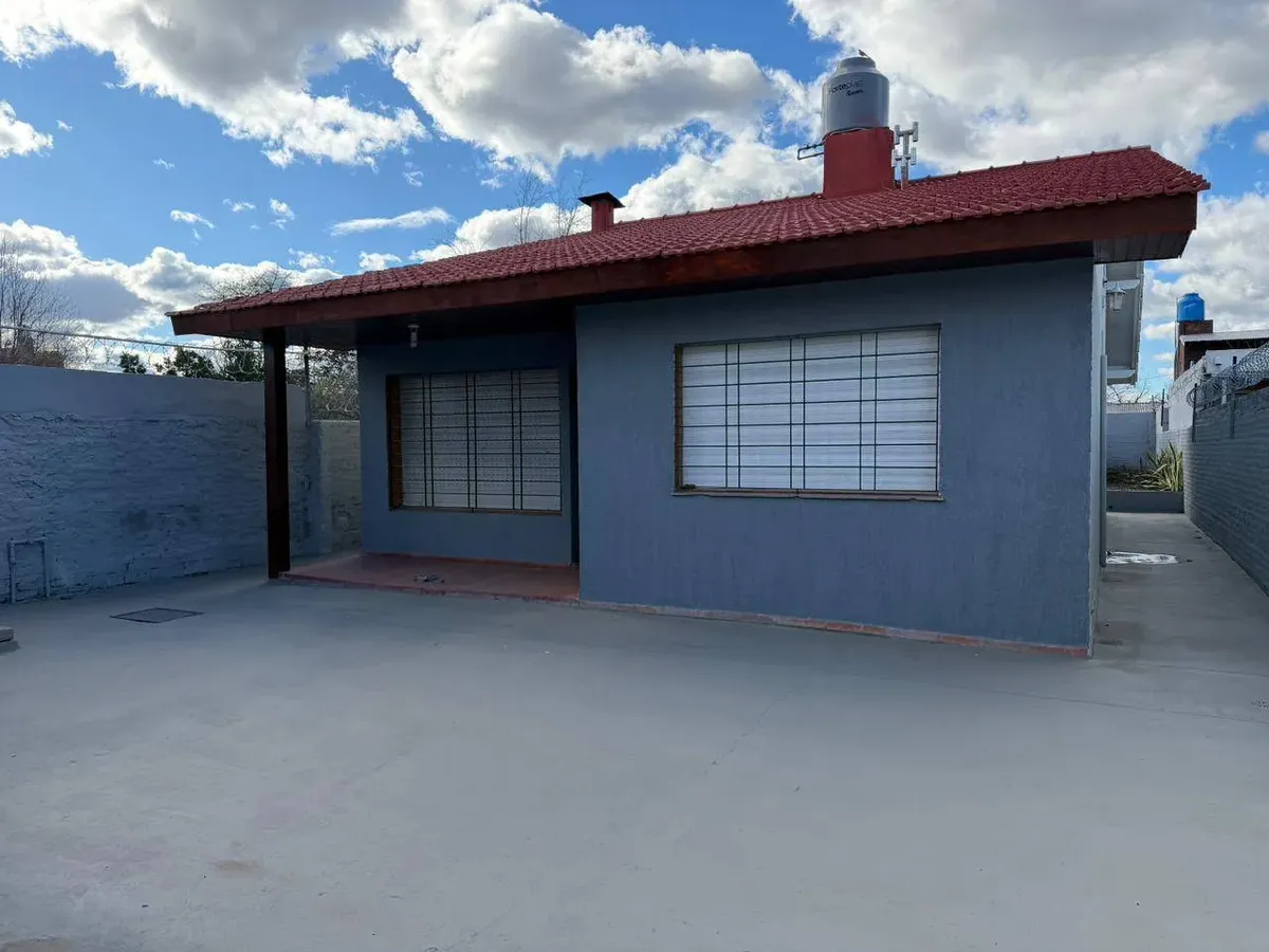 Alquiler Casa Moreno Con Cochera
