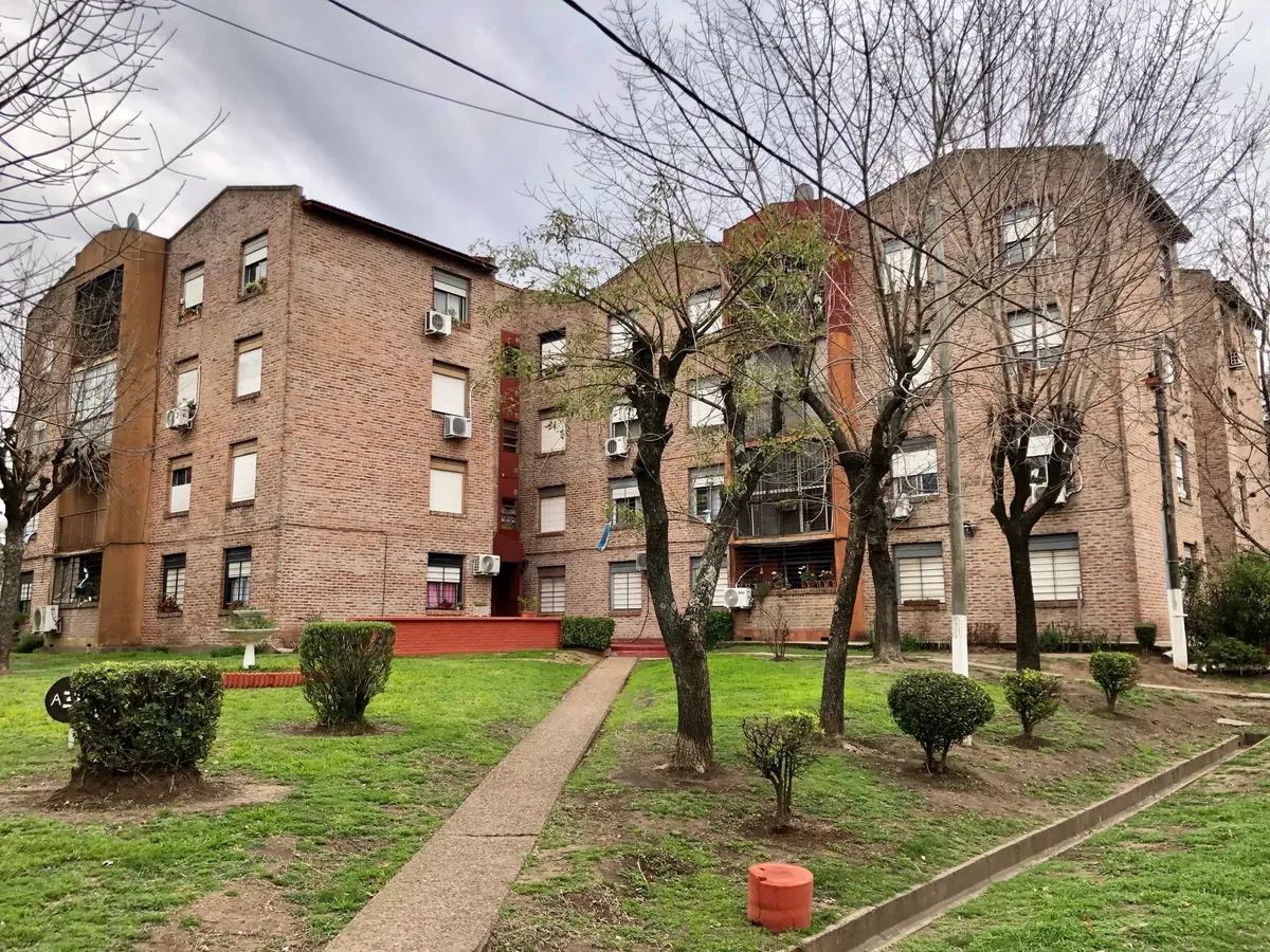 3º andar, 2 quartos e varanda