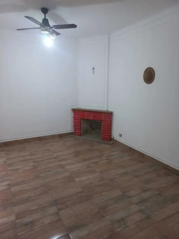Amplio Departamento De 4 Ambientes, Con Mucho Espacio Y Fondo Libre. Está Recién Pintado Y Con Sus Pisos Nuevos. Bajas Expensas