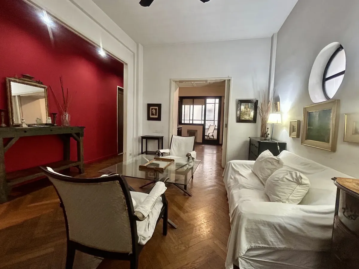 Recoleta, classic furnished, balcony