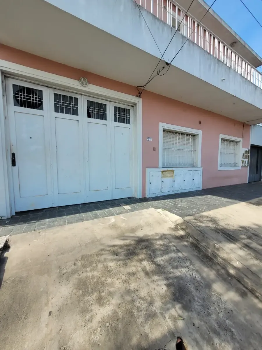 Departamento En Alquiler En Quilmes Con Cochera