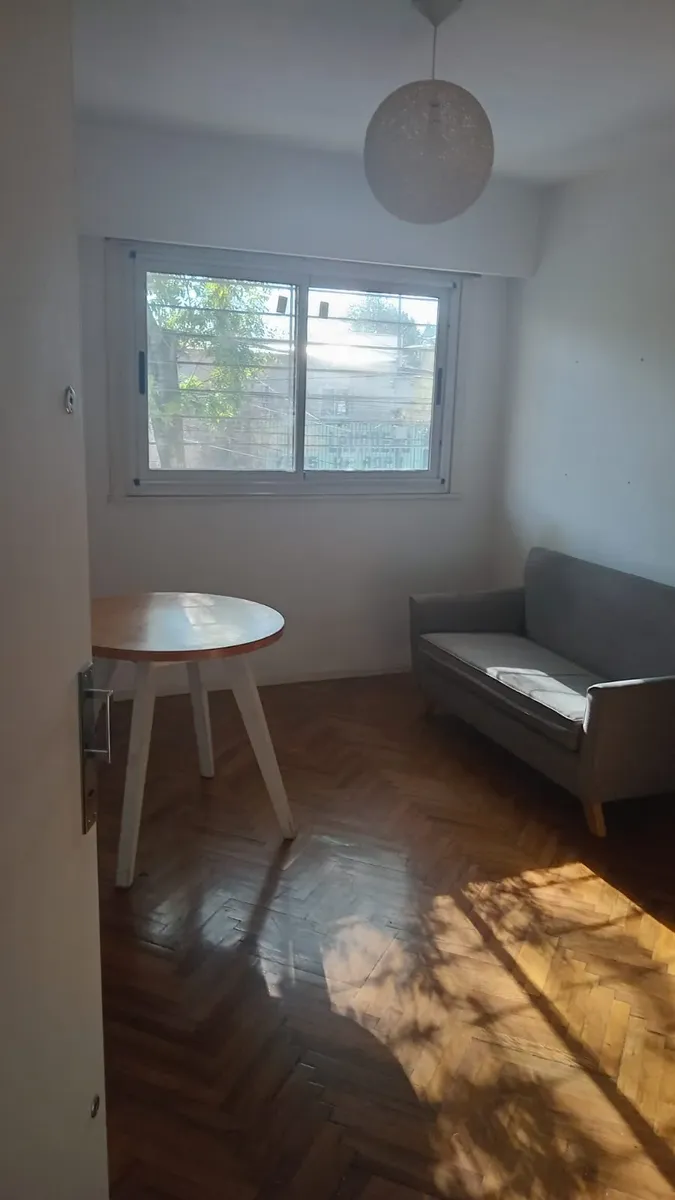 Ph 2 Ambientes Con Terraza Y Parrilla En Florida Este. Varios Accesos Y Transportes Públicos. 1er Piso Por Escalera. Muy Luminoso. Aire Acondicionado Y Estufa De Tiro Balanceado Dueña Directo