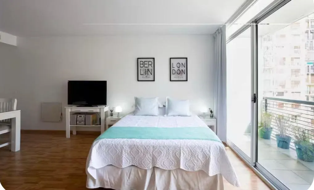 Palermo Chico: Amplio Monoambiente, Luminoso Y Silencioso Con Gran Balcon.