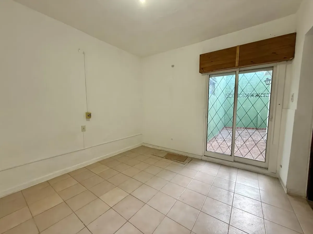 Ph 2 Ambientes Con Patio, Haedo Norte. Alquiler.