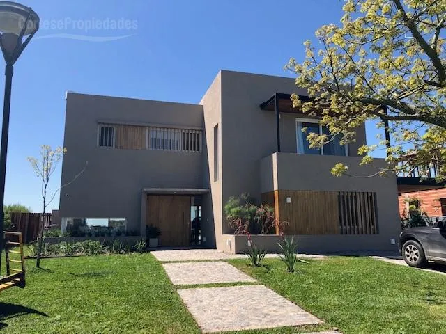 Casa no El Cantón, vista para a lagoa
