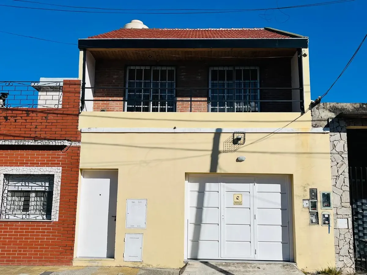 Primer piso con balcón