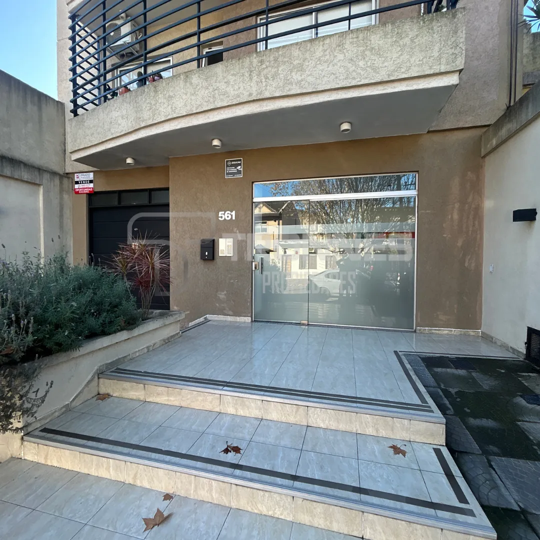 Alquiler Monoambiente De 40 M2 Con Cochera Descubierta - Lanús Oeste A Pocas Cuadras Estación