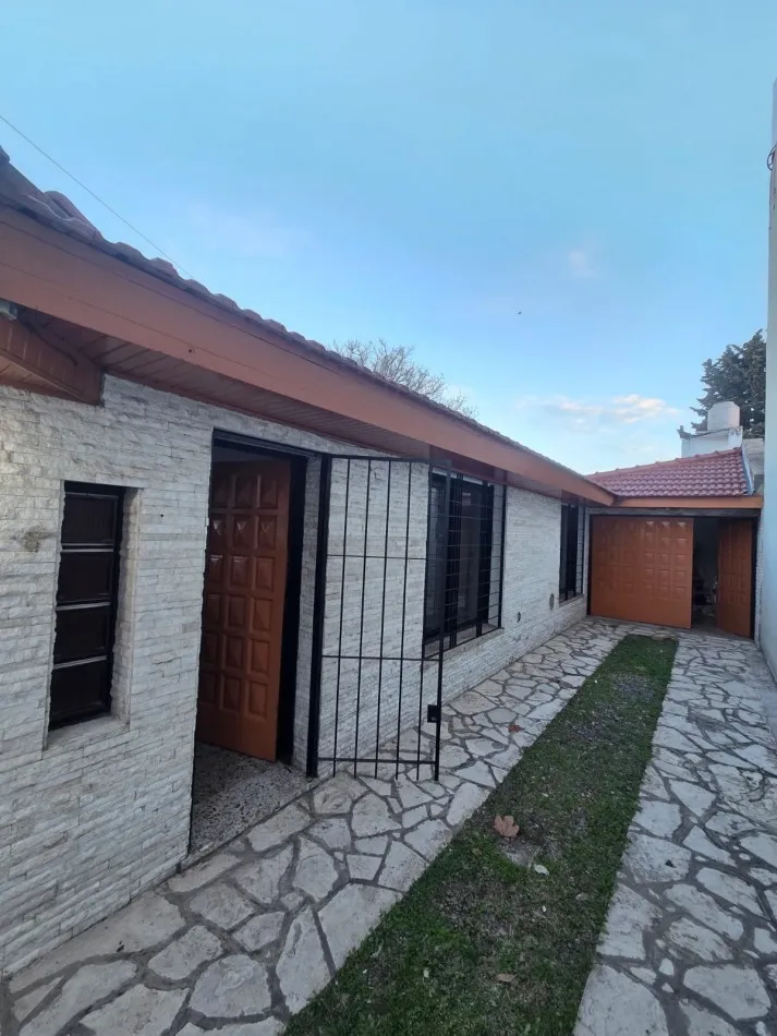 Alquiler Casa San Miguel Con Cochera En Cesar Malnatti 1200