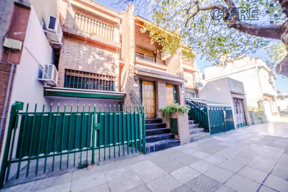 Triplex con patio y terraza