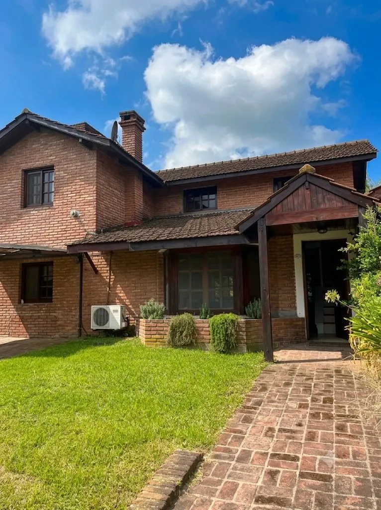 Casa De 5 Ambientes Amoblada