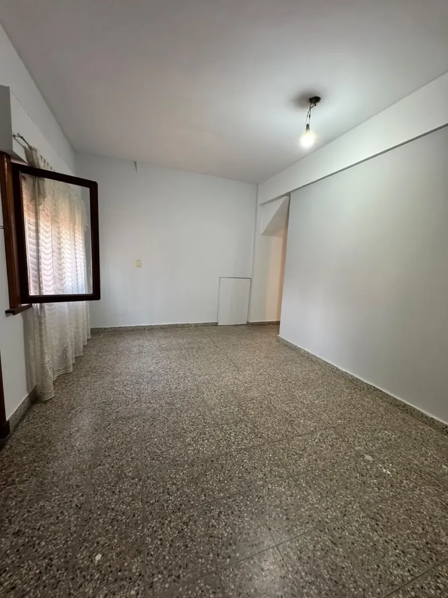 Alquiler. Beccar. Ph En Planta Baja Independiente Con Patio. 2 Ambientes