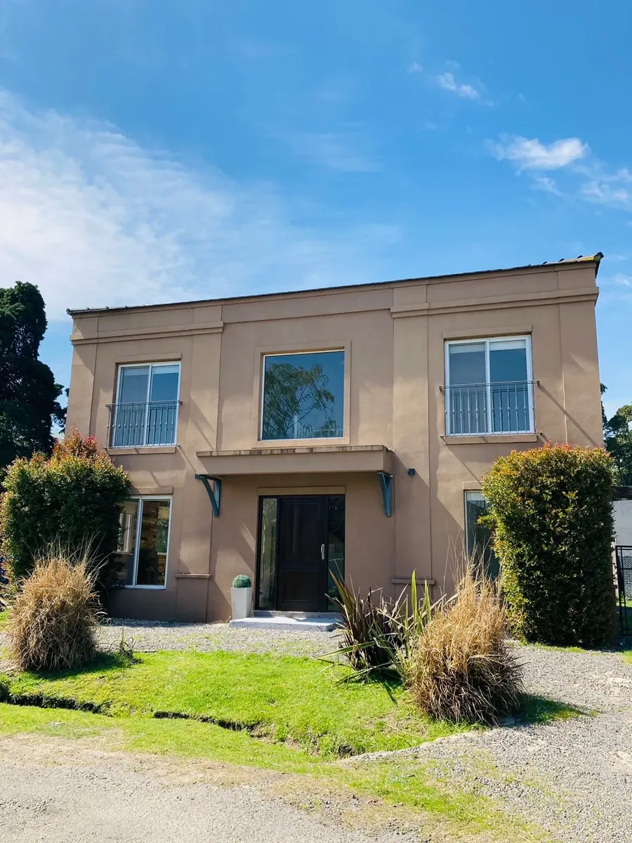 Casa 180 m², barrio cerrado