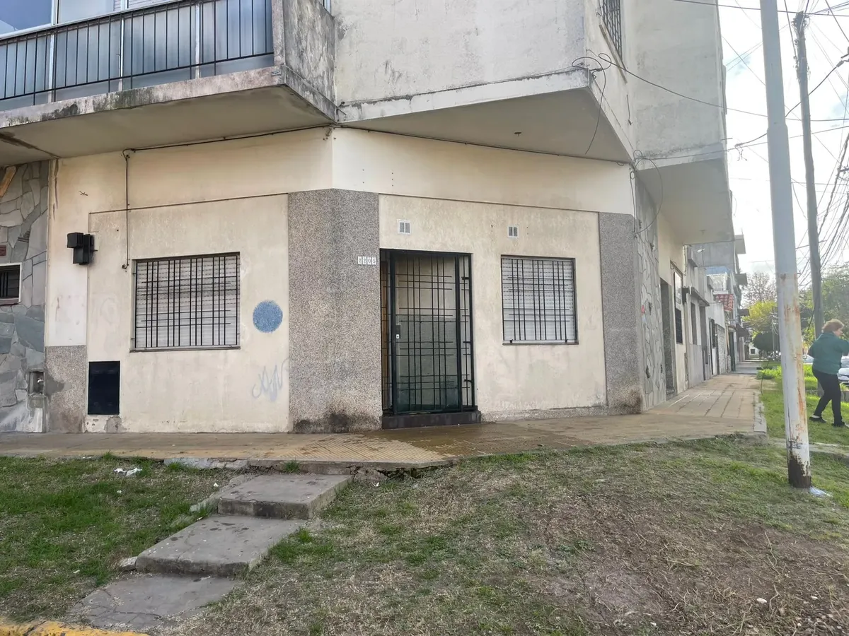 Departamento Al Frente Muy Luminoso Entrada Independiente , Bajas Expensas A 3 Cuadras De Av .gral Paz