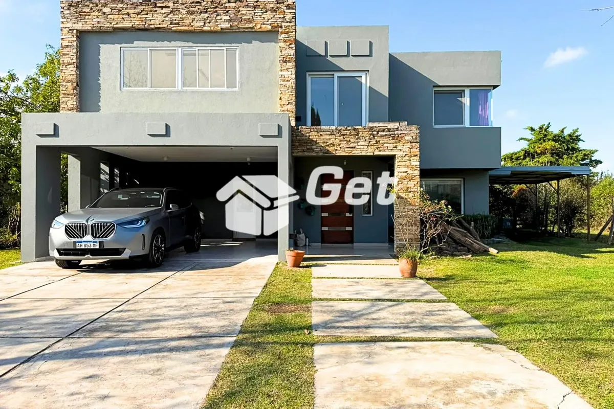 Casa con piscina y parrilla