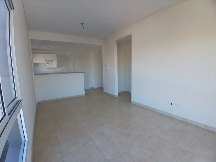 Piso 5 con balcón y pileta