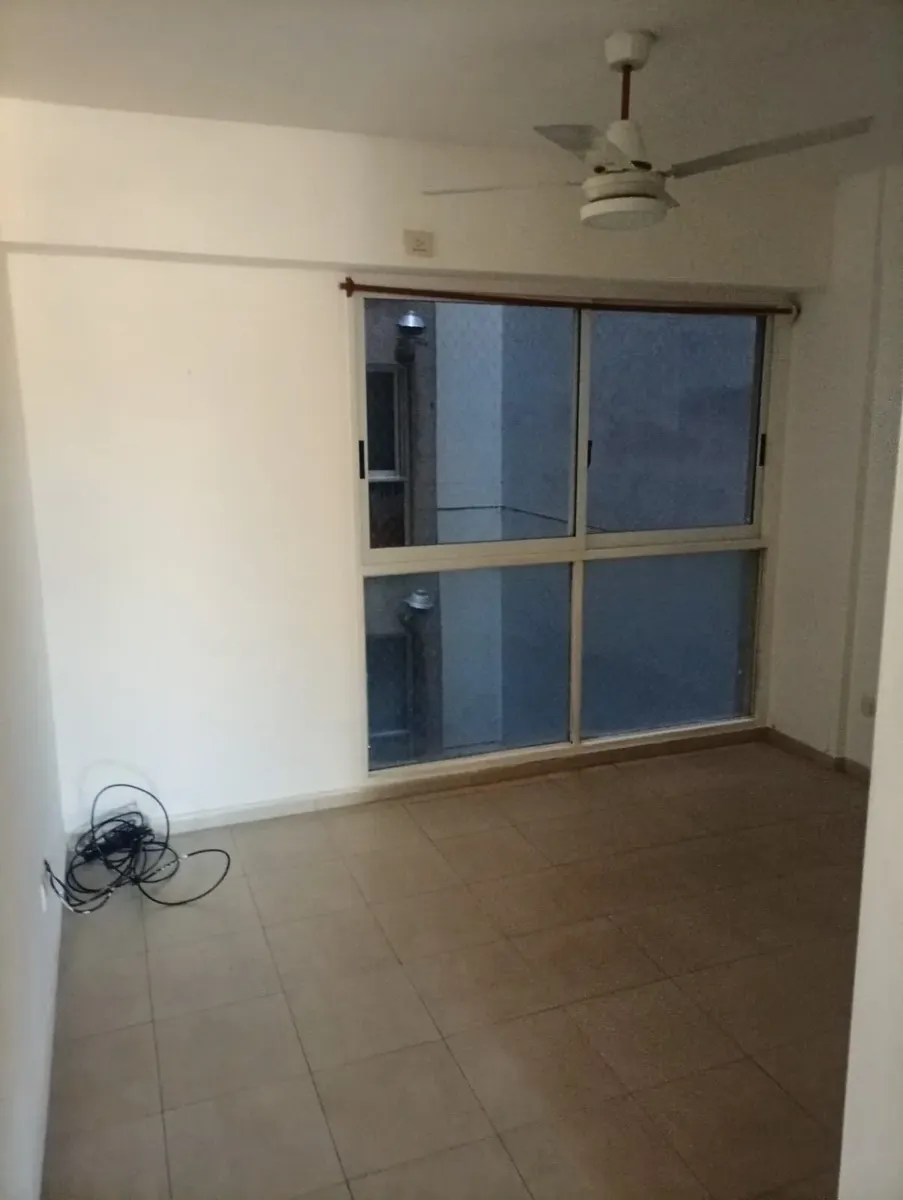 4° piso con balcón y pileta