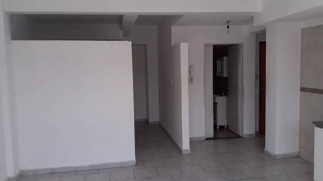 Departamento Muy Luminoso, Ventilado, A Una Cuadra De Av. Directorio