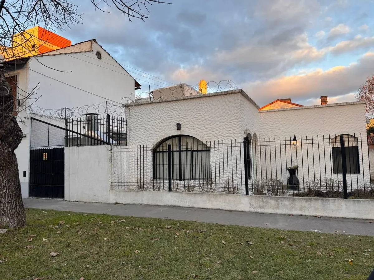 Casa de esquina, Bernal 99 m²