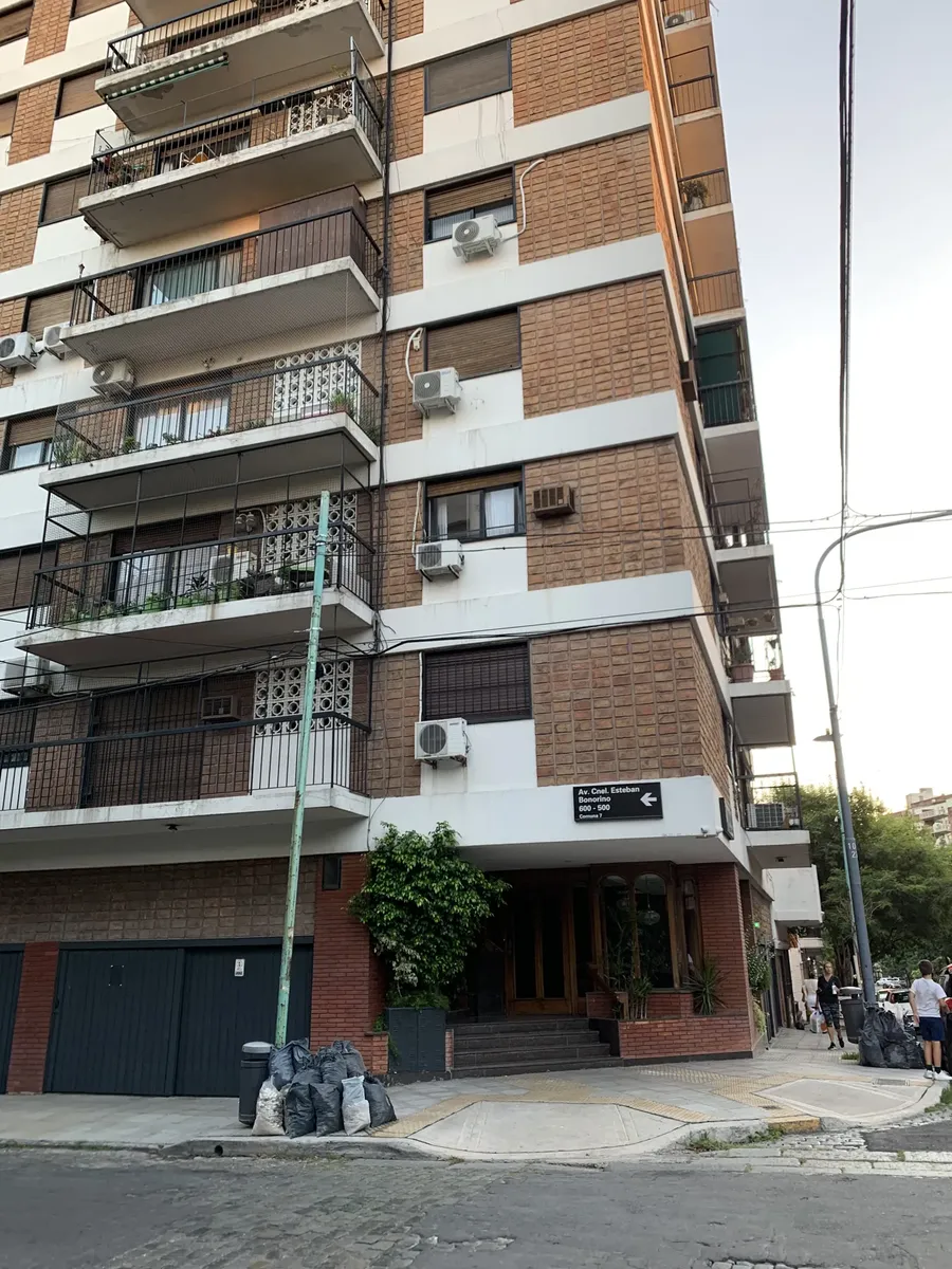 2 ambientes renovados con balcón