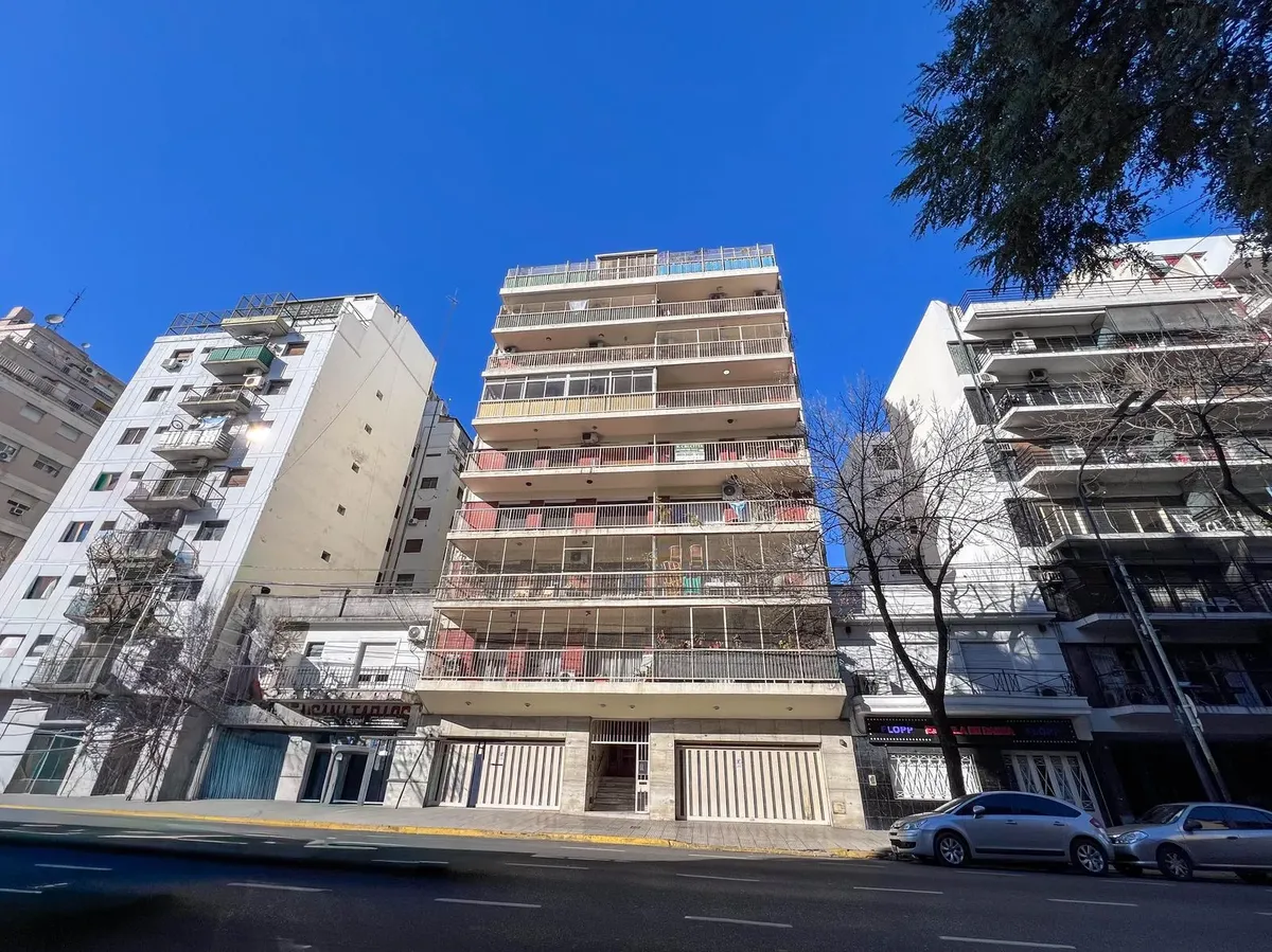 Departamento De 2 Ambientes Av. Directorio - Flores