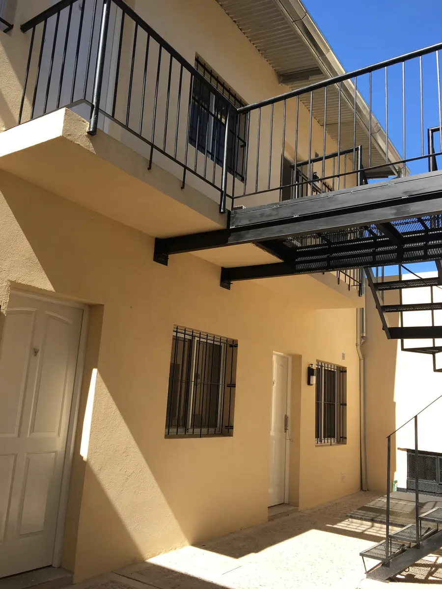 Alquilo Deptos Dos Ambientes Y Monoambiente.un Baño .cocina Comedor.muy Buen Estado.$50.000 Expensas. Excelente Ubicación .luminosos.unicamente Con Garantía Finaer. Bonifico Parte De La Garantía