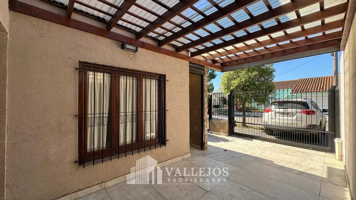 Casa 5 Ambientes Con Pileta. Impecable - Alquiler Monte Grande