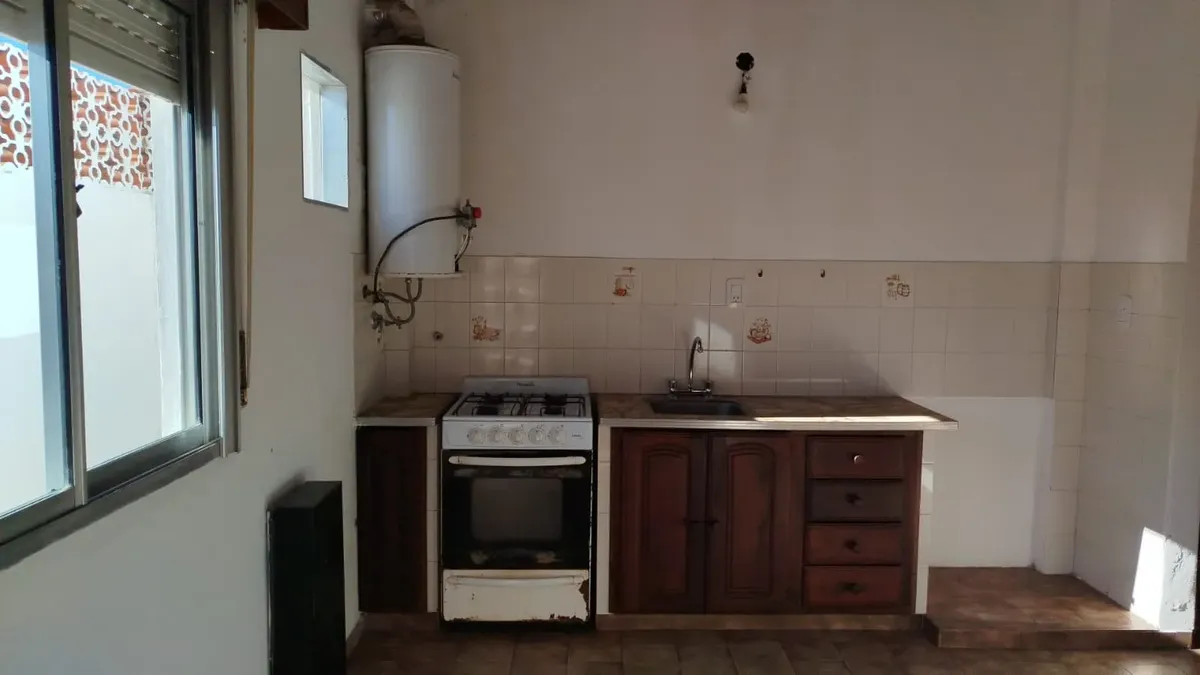 Alquiler Departamento 1 Dormitorio En Zona Céntrica De City Bell. Sin Expensas.
