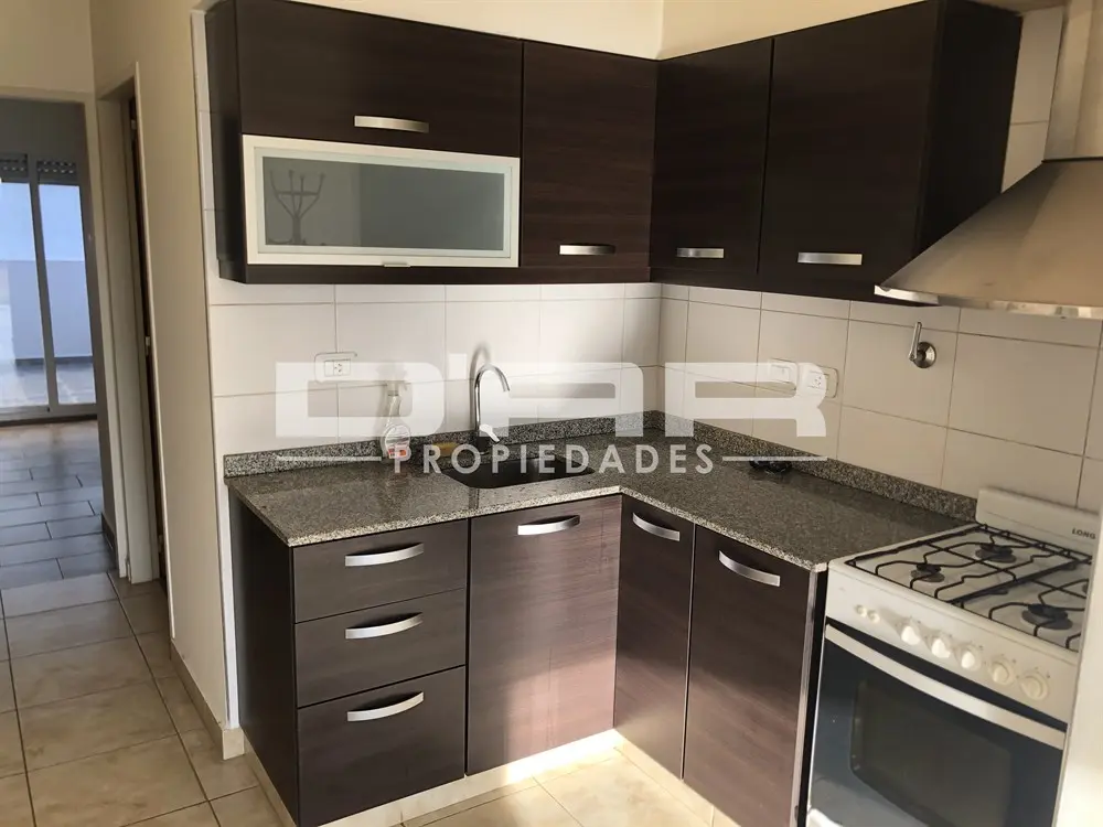 2 ambientes con balcón y patio