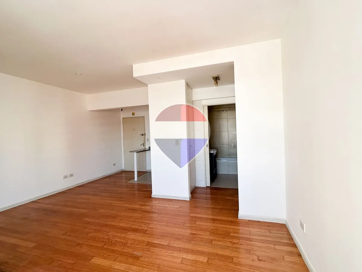 Monoambiente 8º piso con balcón