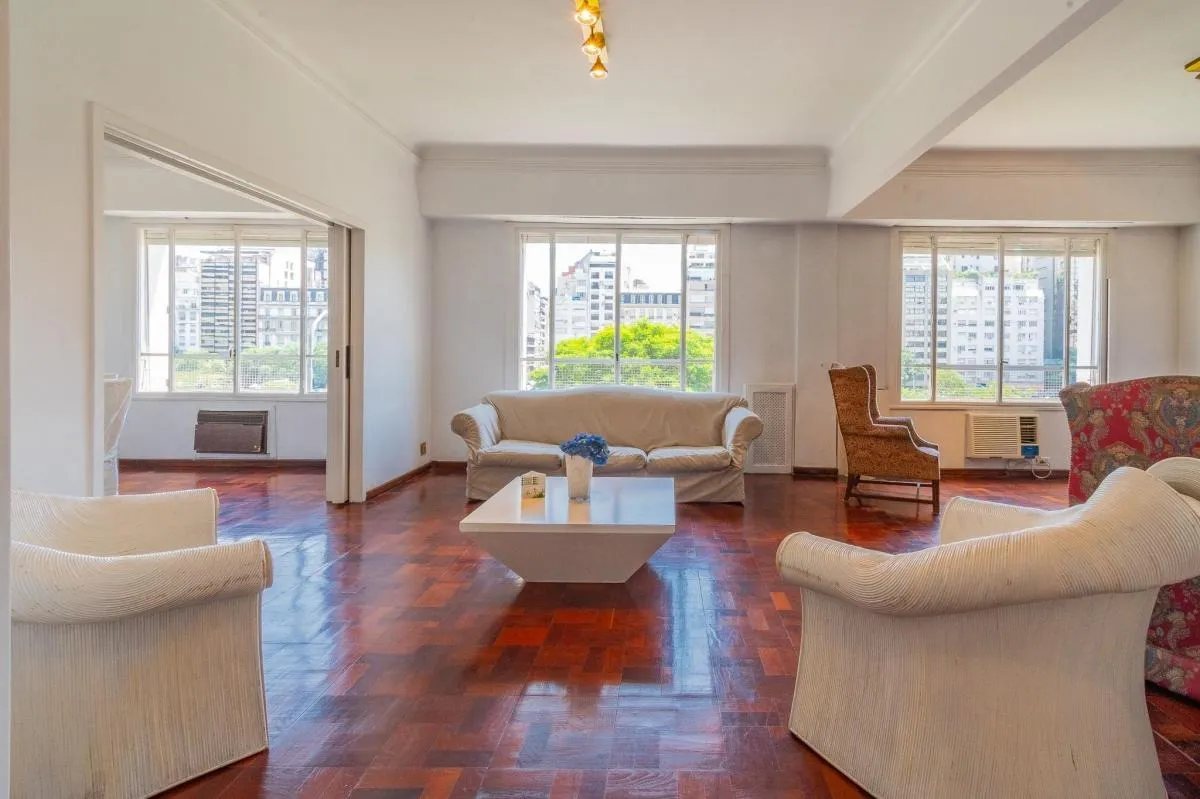 5 dormitorios, patio privado
