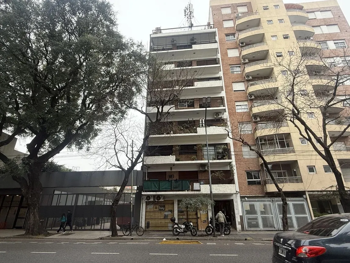 5° piso contrafrente, balcón corrido