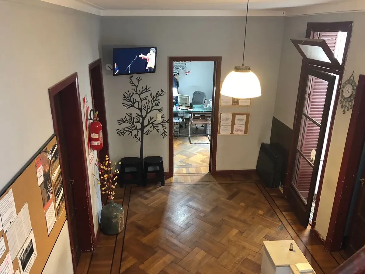 Excelente Ph Uso Comercial, En La Mejor Zona De Caballito. Muy Amplio, Soleado Y Luminoso. A La Calle, Entrada Independiente. En Dos Plantas, Escalera De Mármol. Detalles De Categoría