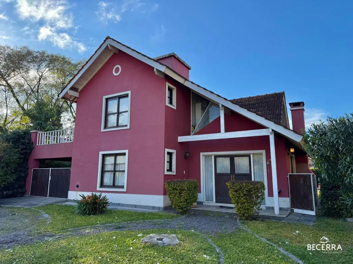 Дом в закрытом поселке, бассейн
