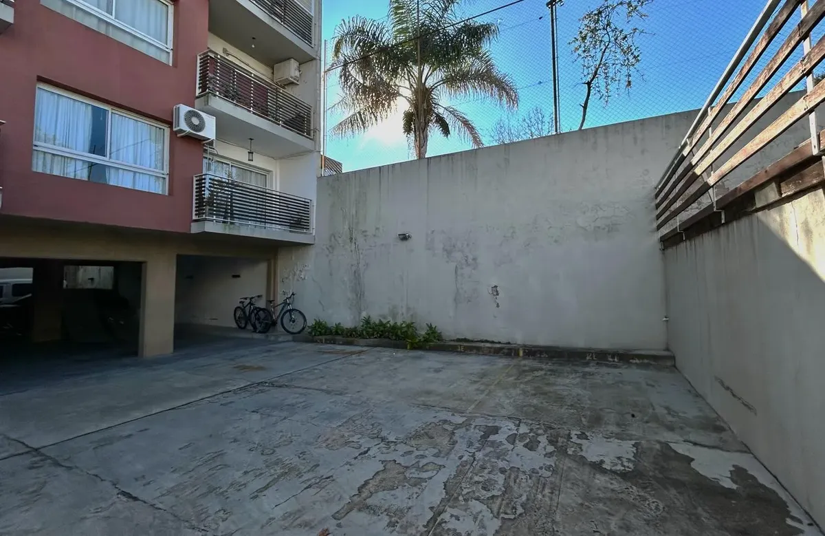 Depto Monoambiente En Alquiler En La Calabria En Edificio Con Pileta