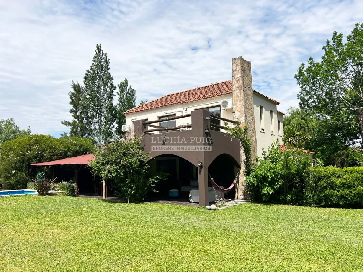 Casa 4 dormitorios, pileta