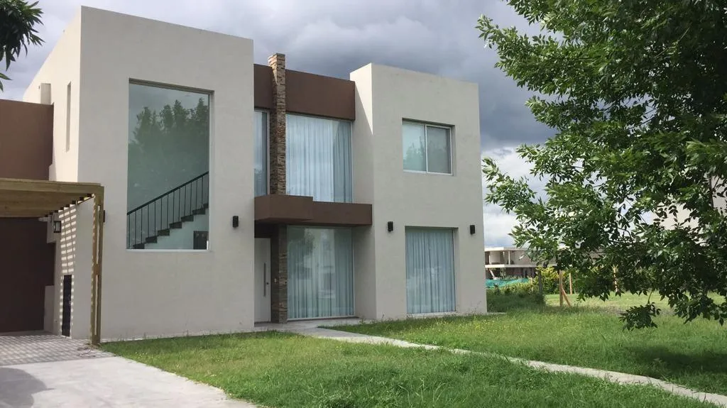 Casa amoblada con salida a la laguna