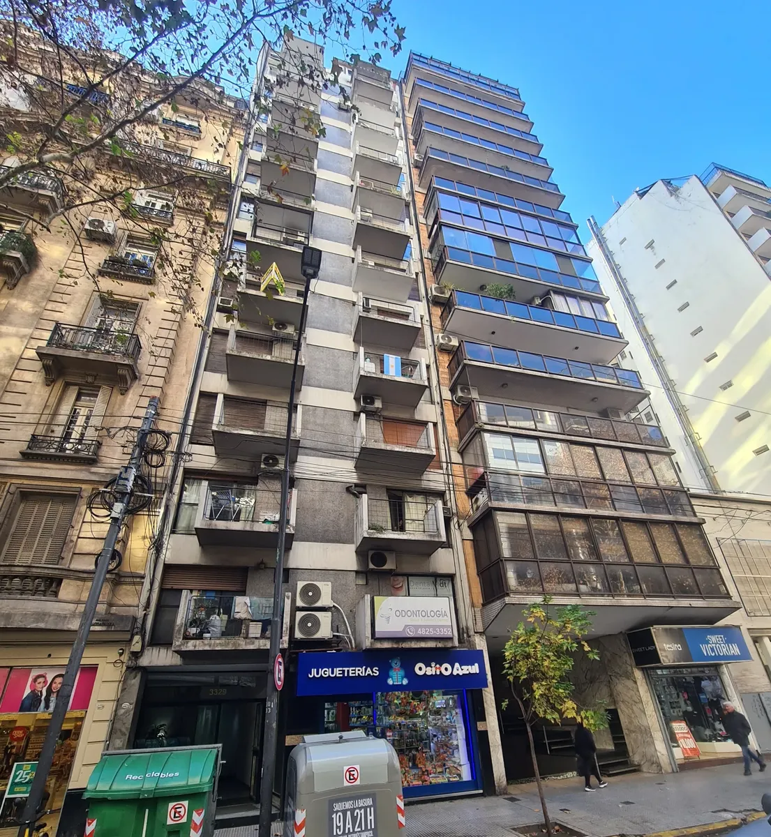 Avenida Santa Fe Al 3300 Y Vidt, Alto Palermo. Piso 8. Interno. Monoambiente Dividido. Superficie: 30 M2 Totales Y Cubiertos. Baño Reciclado. 2 Ascensores