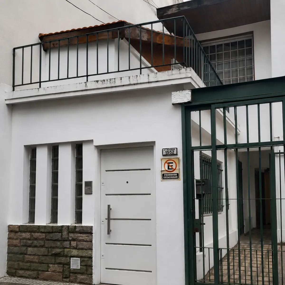 PH with private entrance