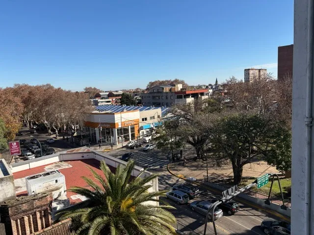 5th-floor studio, north AC