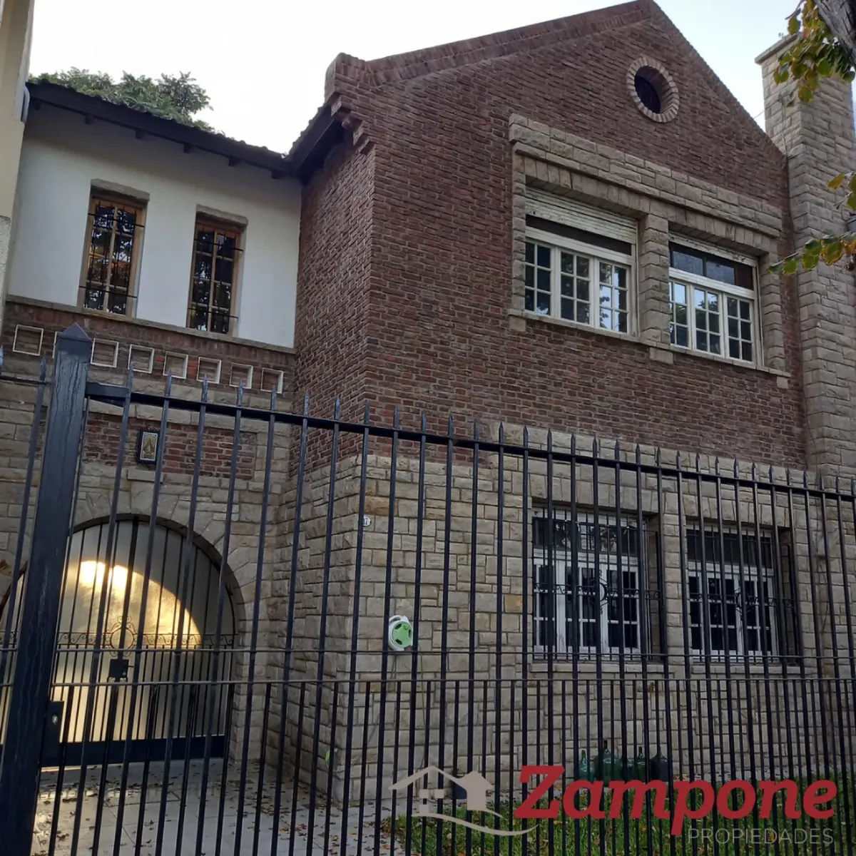 Casa 6 Ambientes Con Jardin, Recientemente Remodelada En Vicente Lopez