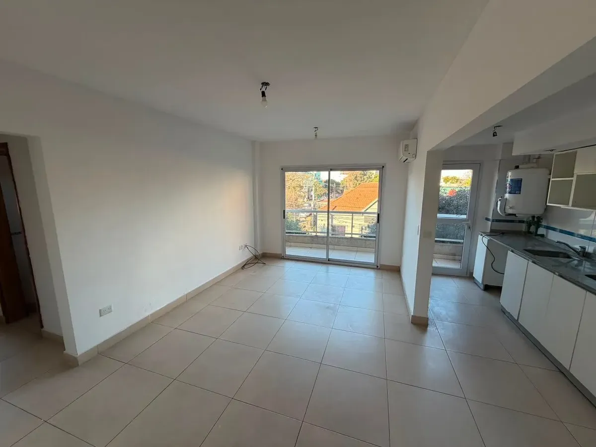 1st floor with balcony and AC