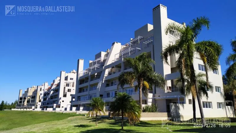 2 ambientes con terraza y parrilla