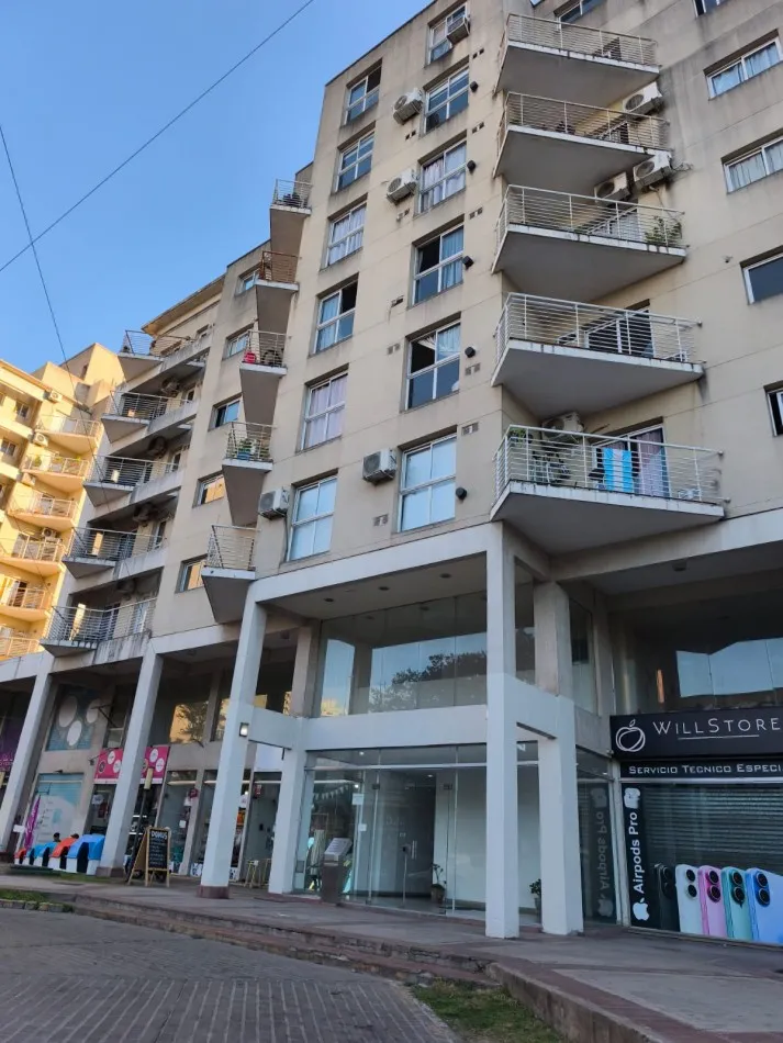 Alquiler Departamento 2 Ambientes Con Cochera Balcon Con Vista Libre - Apto Profesional