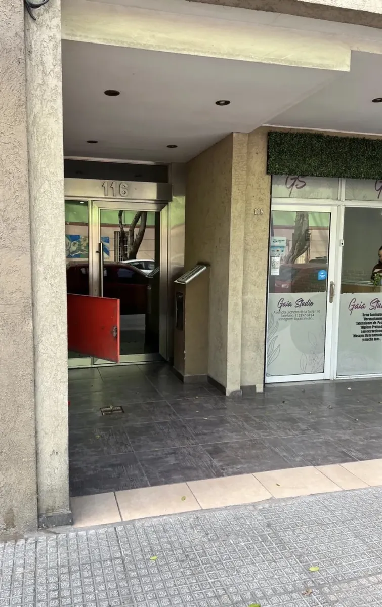 Monoambiente al frente con balcón