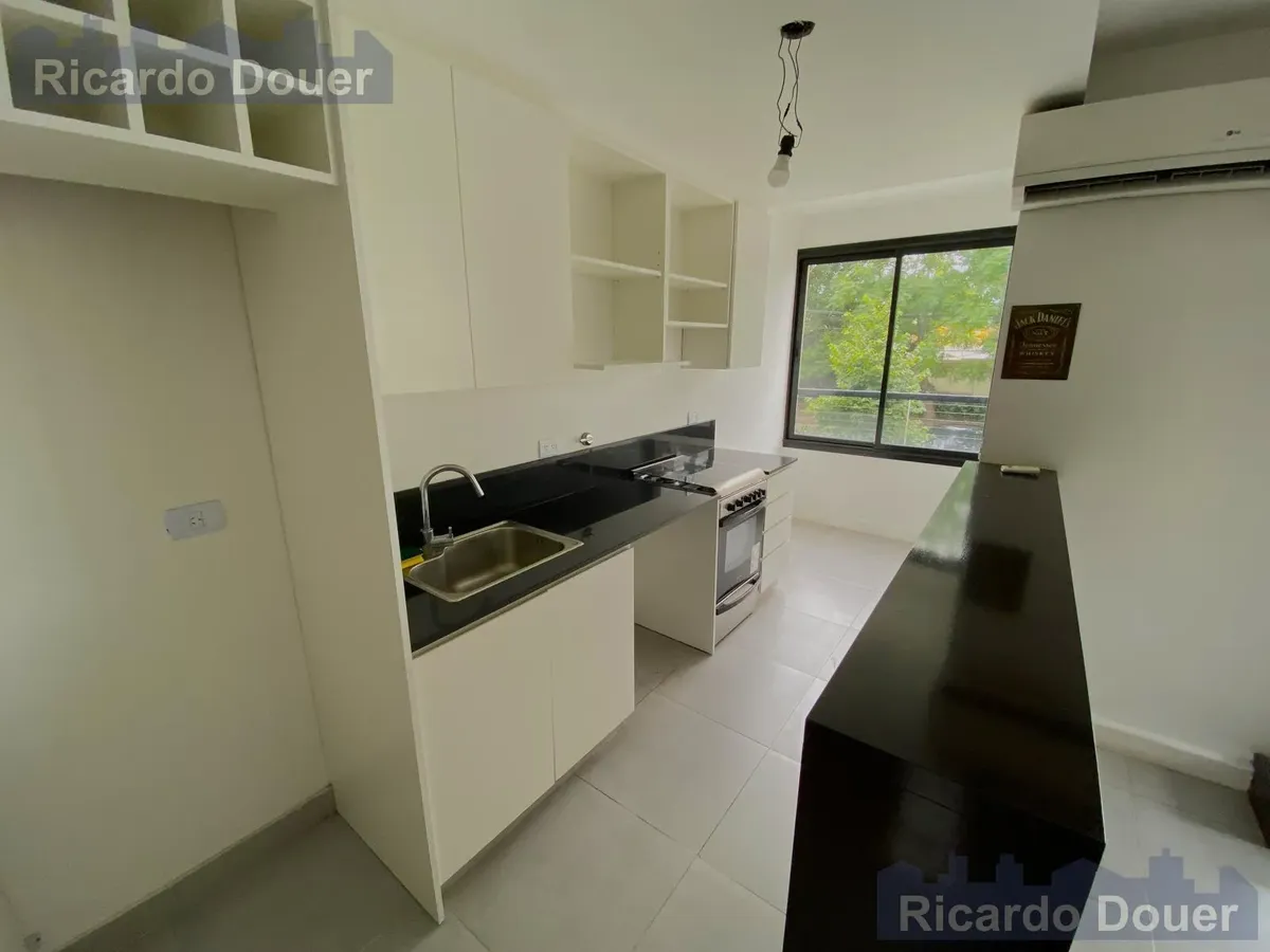 2BR with balcony and parking