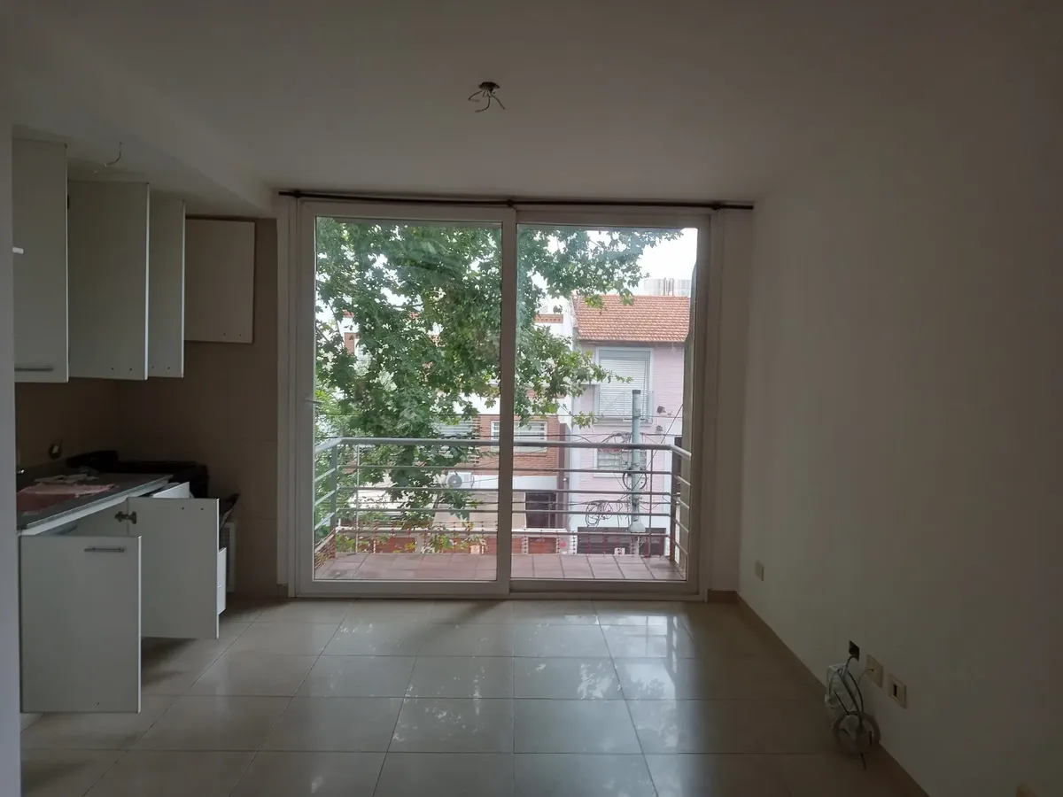 Bello Y Comodo Mono Con Balcon A La Calle Y Doble Ventana, Piscina Y Sum Con Parrilla, Un Lugar Tranquilo, Nada Falta, Clubes, Plazas, Transporte Público, Que Bello Barrio Santa Rita