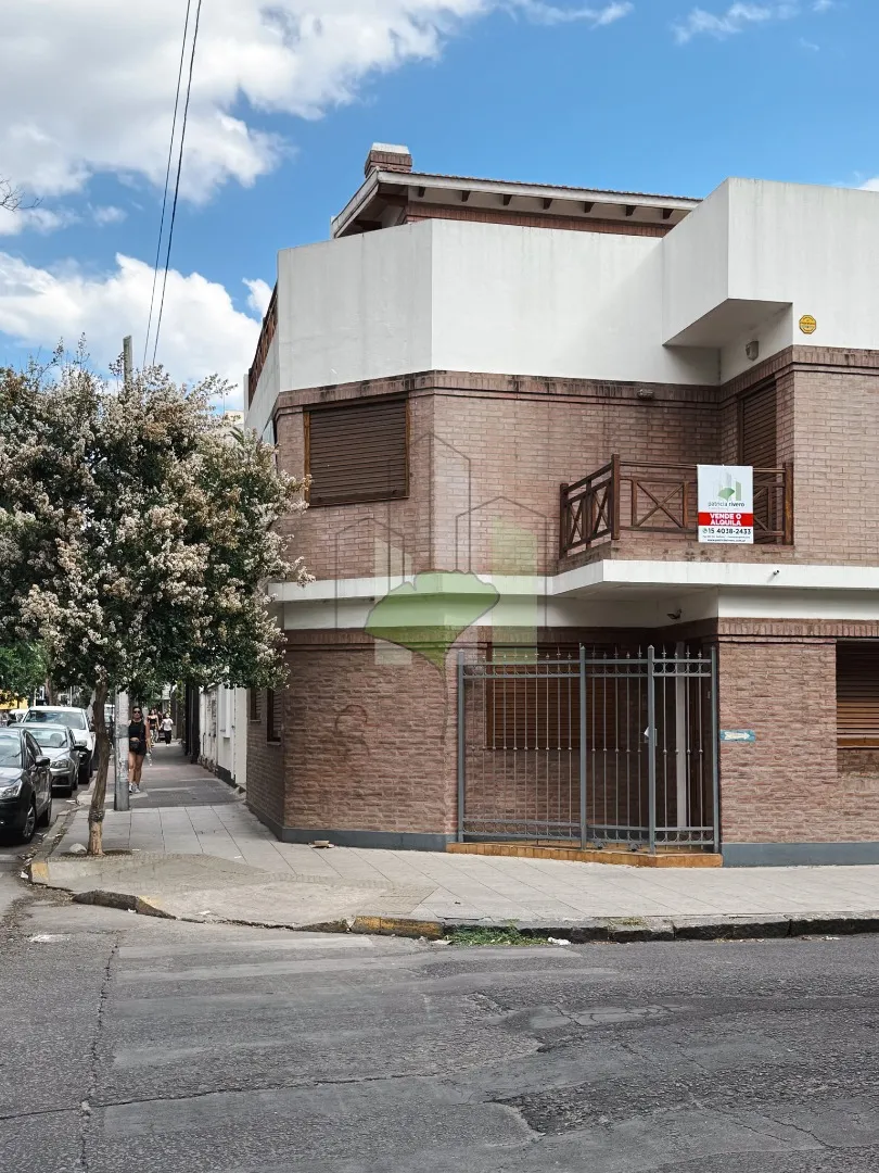 Casa 4 Amb De 3 Plantas C/quincho, Balcón Y Terraza Quilmes