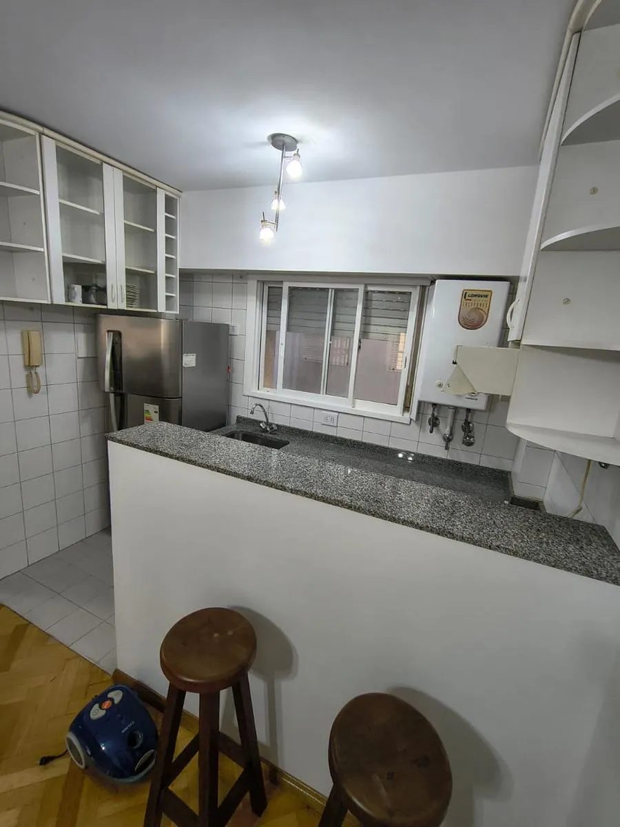 Monoambiente amoblado con balcón